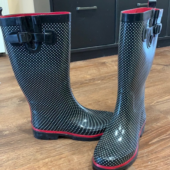 Shoes - Size 7 rain boots!